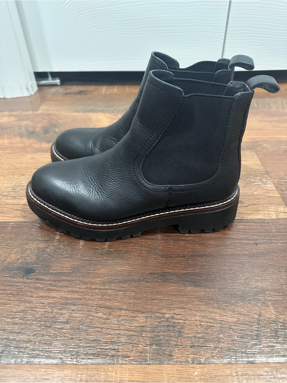 Caslon Miller Water Resistant Chelsea Boots in Black Leather - Size 5